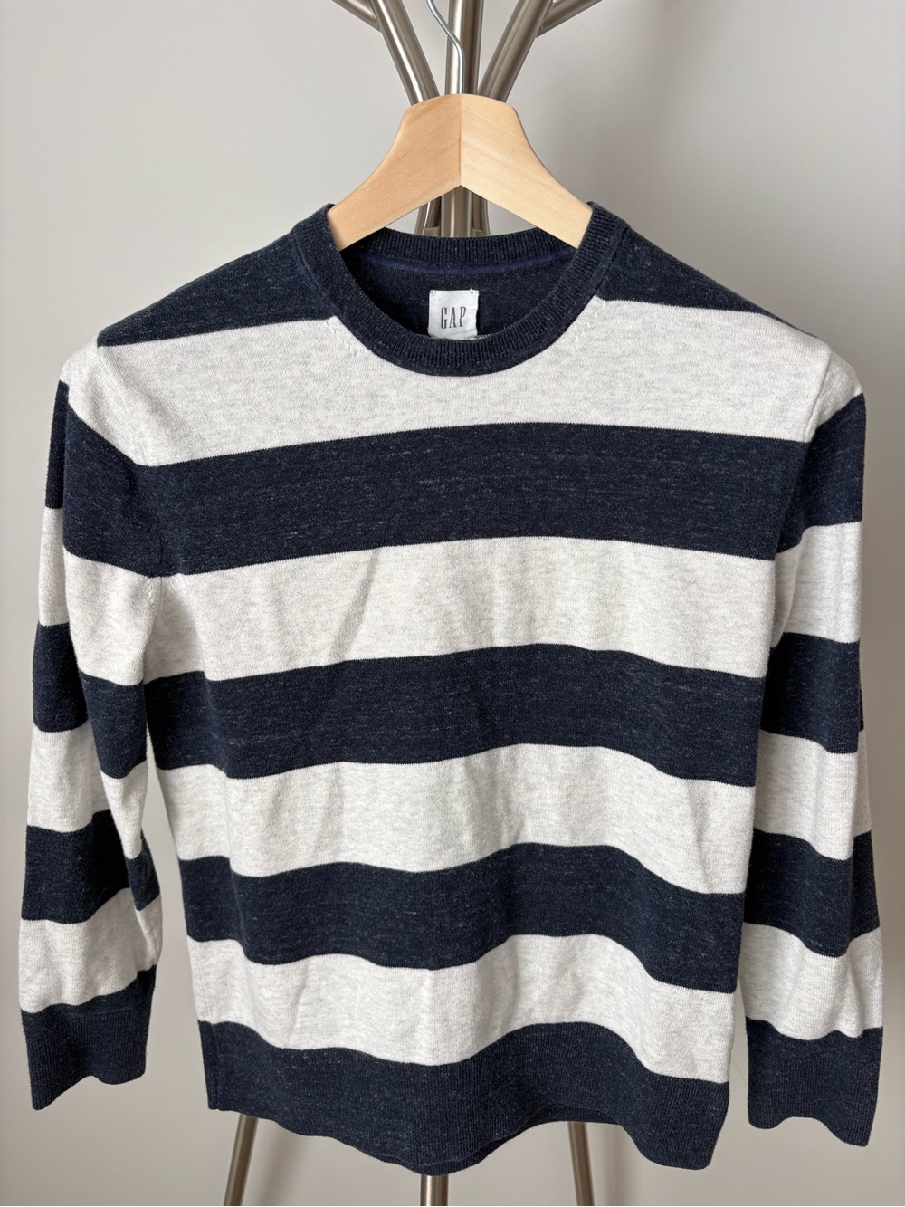 GAP Men's Navy and Cream Striped Crewneck Sweater
